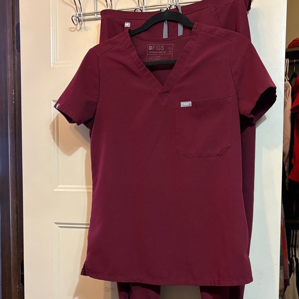 Figs Catarina burgundy V-Neck Scrub Top and joggers